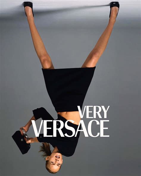 To νέο Challenge του οίκου Versace στο Instagram