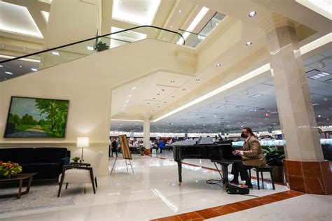 Von Maur Jordan Creek