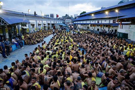 Shocking Conditions Inside The Overcrowded Manila City Jail Revealed Daily Mail Online
