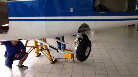 Testing Landing Gear Cessna 210l Turbo 1972 Youtube