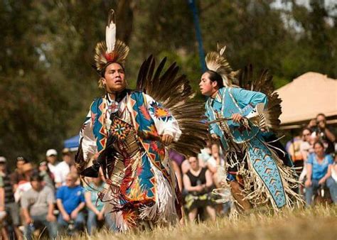 Pin By Osi Lussahatta On Ndn Native American Dance Native American Powwows Native American