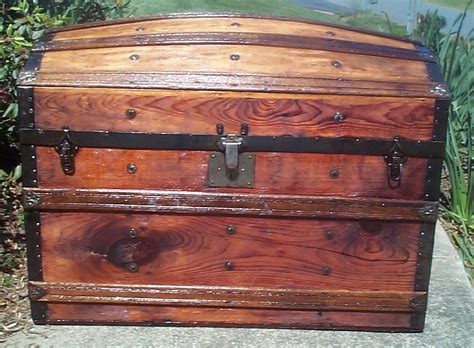 A well restored trunk adds a touch of the old world to the most modern room and fits right in with antique furniture in. THE STEAMER TRUNK Worldwide Authority on Antique Steamer ...