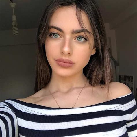 Yael shelbia is an israeli fashion model who has been making rounds in the fashion and modeling industry with her beauty and talent. Yael Shelbia : PrettyGirls