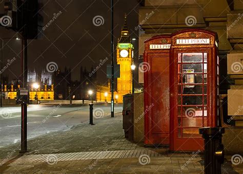 Traditionelle Rote Telefonzelle In London Mit Big Ben Im Ba Stockbild