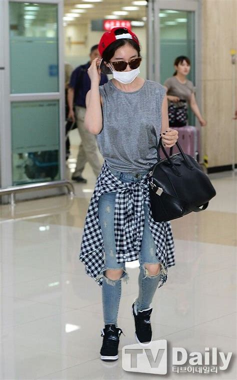 Jiyeon Off Duty Model Look Airport Style Airport Fashion Tight Jeans