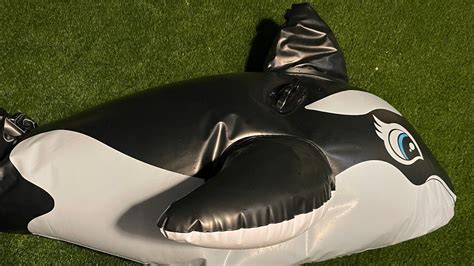 How To Deflate Large Pool Toy The Smart And Easy Way Youtube