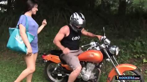 Dirty Tranny Hooker Gets Fucked Outdoor Eporner