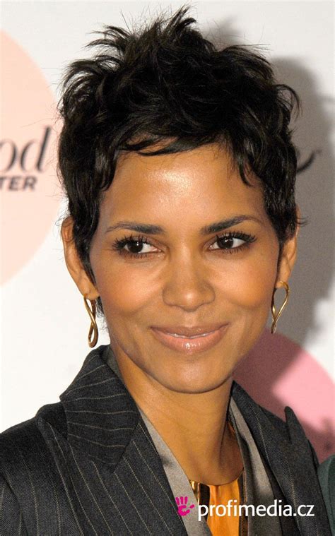 From short to long cuts, she had terrific transformations in her hairstyle over the years. Halle Berry - - hairstyle - easyHairStyler | Halle berry ...