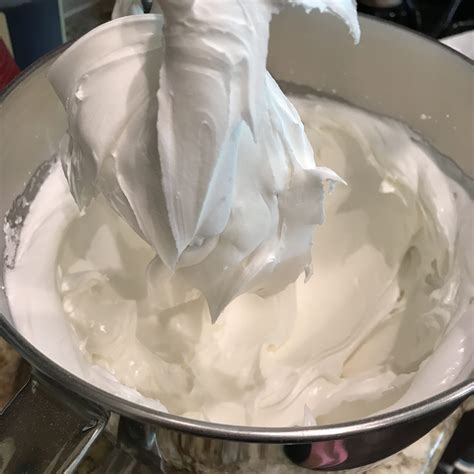 This recipe makes 3 cups of icing and uses meringue powder rather than egg whites as the base. Royal Icing | RoRo's Cookies