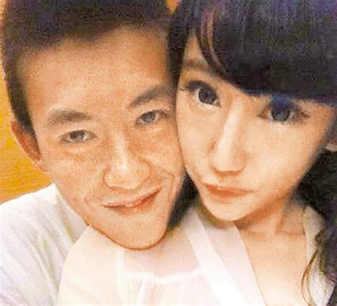 陈冠希与16岁嫩模约会照曝光 街头深情拥抱 搜狐娱乐