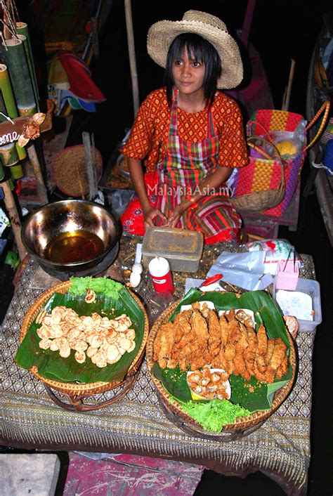 Tha kha floating market (ตลาดน้ำท่าคา), located in samut songkhram province (about a 1 hour drive from bangkok) is one of the most relaxing and local floating you can visit. Floating Market in Hat Yai Thailand - Malaysia Asia Travel ...
