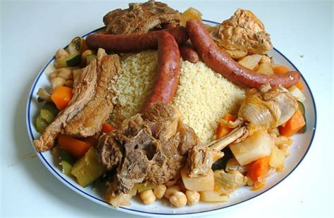 Couscous royal / couscous with lamb, chicken and merguez. Couscous Royal Facile : COIN CUISINE : Recette Traditionelle