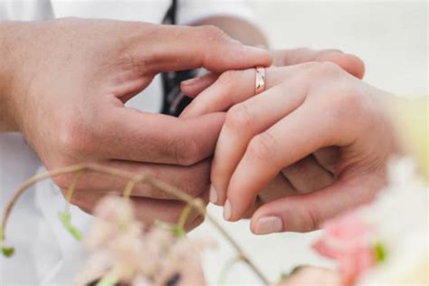 Kumpulan Pantun Pernikahan Berisi Ucapan Selamat Menempuh Hidup Baru