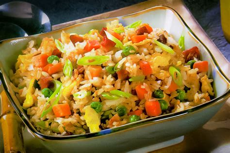 In fact, this is also popular in most of the countries around the world. 揚州炒飯 Yang Chow Fried Rice - Yan Can Cook