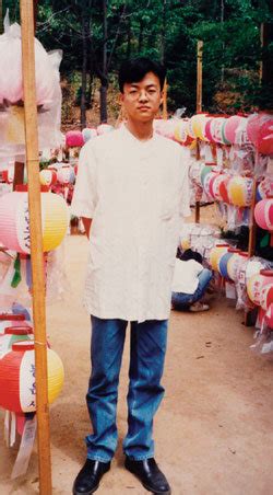 On the night of april 8, 1997, an innocent college student was brutally murdered in a burger shop washroom for no apparent reason. 이태원 살인사건, 그때 그들은 지금… : 주간동아