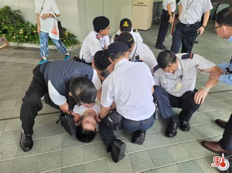 獨家｜突發！四眼男持刀襲擊政總保安 自殺未遂被眾人制服 港聞 點新聞