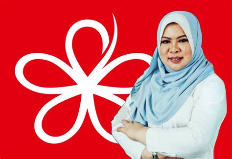 رين بنت محمد هارون) bir malezyalı siyasetçi kadın, aile ve toplum geliştirme bakanı olarak perikatan nasional (pn) başbakan muhyiddin yassin mart 2020'den beri kırsal kalkınma bakanı olarak eski başbakan mahathir mohamad yönetimindeki pakatan. Rina kekal Ketua Srikandi BERSATU - PN BBC PORTAL