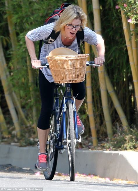 Modern Family S Julie Bowen Gets Quite The Workout As She Bikes Uphill