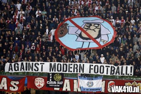 Die feindschaft zwischen den anhängern von ajax amsterdam und feyenoord rotterdam ist im. UEFA BEDANKT... | VAK410