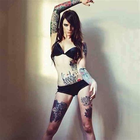 Hot Girls And Tatts Tattoo Zone Herz Tattoo Hot Selfies Tattoo Models Inked Girls Girl