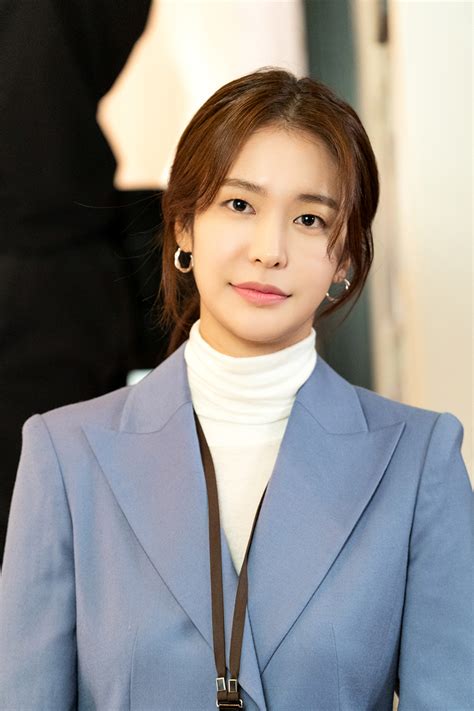 Jung Yoo Jins Earrings In Drama Romance Is A Bonus Book Is
