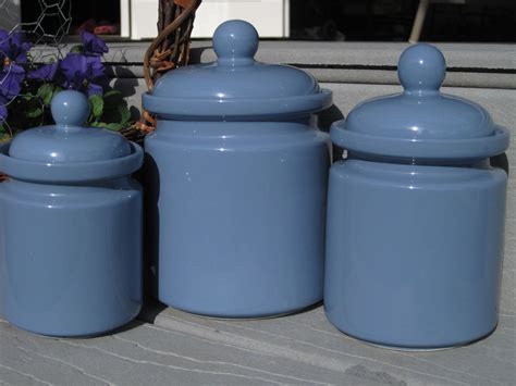 This kitchen canister set is embossed with a diamond texture and feature knobbed lids. Periwinkle Blue Canister Set 3 Piece Canister Set Kitchen ...
