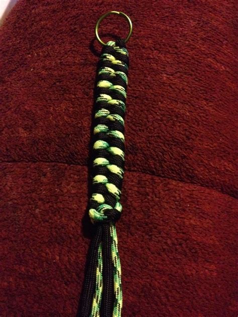 See more ideas about knots, paracord knots, paracord. Fishtail tassel end Paracord keychain | Paracord keychain ...