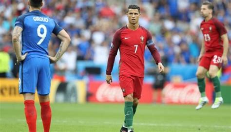 يستعدّ منتخب البرتغال لانطلاق كأس أوروبا لكرة القدم هذا الشهر بمشاركة نجم يوفنتوس كريستيانو رونالدو. مدرب البرتغال يحذر فرنسا بعد 4 سنوات من موقعة المجد
