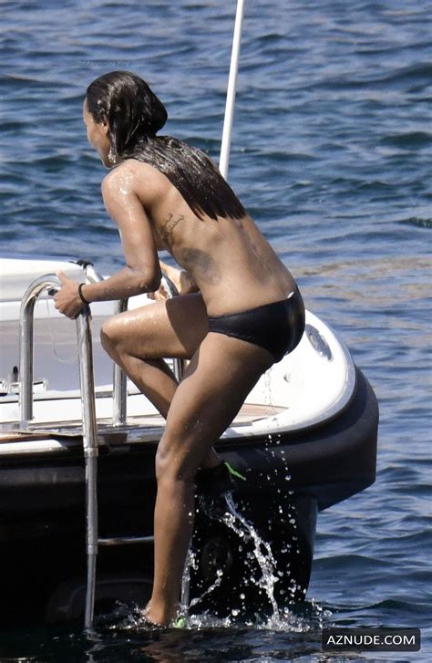 Zoe Saldana Sexy Shows Her Nude Tits In Sardinia Aznude