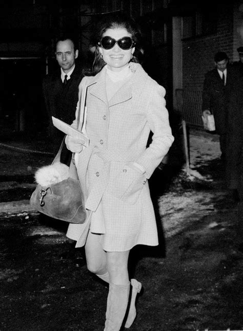 Jackie Kennedy Onassiss Airport Style Is Still The Height Of Chic Jacqueline Kennedy Onassis