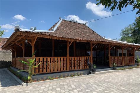 Berikut ialah antara jenis dan reka bentuk rumah melayu tradisional di malaysia. Bentuk Rumah Tradisional Jawa yang Kian Langka - IndoBali ...