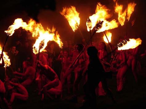 The celts celebrated beltain and samhain as the two greatest and most important of all the festivals. Beltane - Das keltische Maifest - ☘ gruene-insel.de
