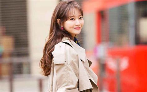 She was there through kim woo bin's lowest of lows and never left his side. Shin Min Ah, Age, Married, Husband, Height, Net Worth ...