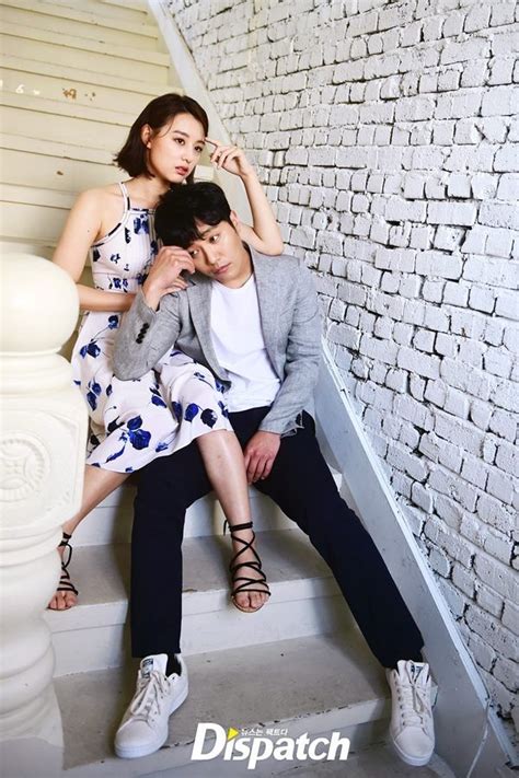 A special forces captain meets a capable and beautiful trauma surgeon. Jin Goo & Kim Ji Won - Interview 'Descendants of the Sun ...