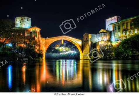 Stari Most U Mostaru Preuzmite Fotografiju Foto Baza