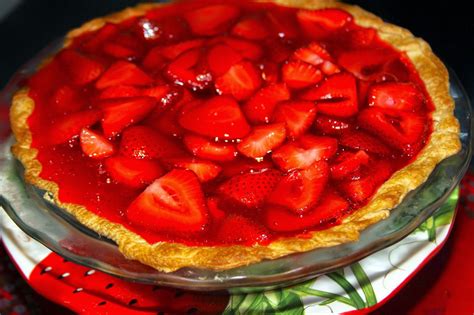 Sift together the flour and the salt and rub in the lard. Mile High Fresh Strawberry Pie | Strawberry pie, Fresh ...