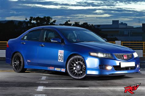 The design of type r models was originally focused on race conditions, with an emphasis on minimizing weight. Blues & Bullets (Honda Accord Euro R)
