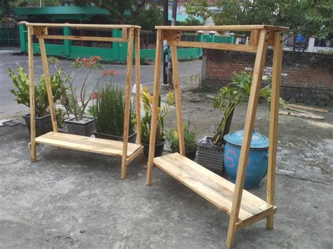 Gantungan bazar/gawangan baju/gantungan pakaian/gawangan kayu toko. Rak Gantungan Baju Kayu / 46+ Konsep Terbaru Gambar Rak ...