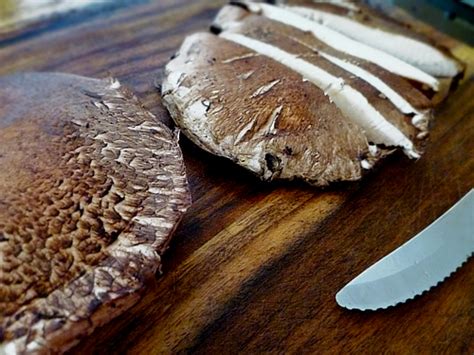 Cleaning portobello mushrooms is easy and doesn't require a drop of water! How To'sday: Cleaning a Portobello Mushroom - ***DEV Yum ...