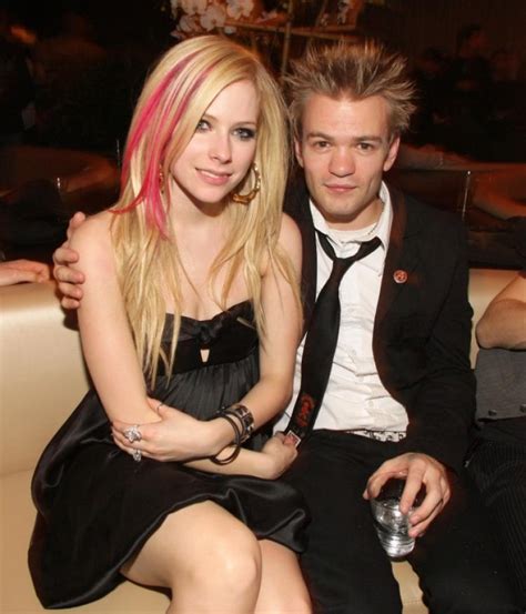 Avril Lavignes Ex Deryck Whibley Finally Files To Drop Her Last Name