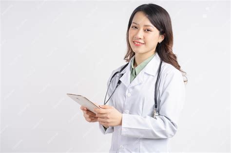 Premium Photo Portrait Of Asian Female Doctor With A Friendly Smiling