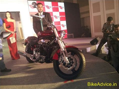 Offering you a complete choice of products which include aquila 650 cc, stc sports bike, aquila sports bike, gtr sports bike, riding jackets and motorcycle helmet. DSK Hyosung Launches Aquila Pro and GT650R 2013 ...