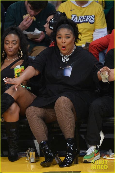Lizzo Bares Her Thong While Twerking At The Lakers Game Photo 4400603