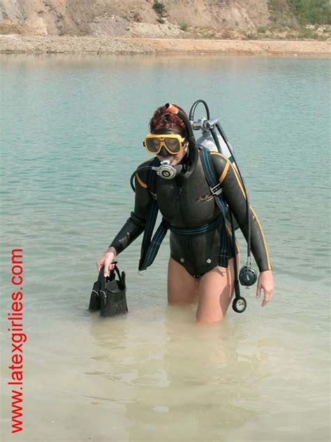 Pin By T Mi On Vintage Wetsuit Women Scuba Girl Wetsuit Technical