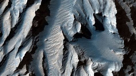 Nasa Shows Off New Images Of Massive Martian Canyon Slashgear