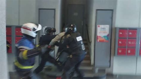 Commande bien arriver avec un bon emballage, la livraison a été rapide très satisfait de la matraque télescopique merci je recommande ce site très sérieux. Pitié-Salpêtrière : la BAC s'introduit dans une résidence ...