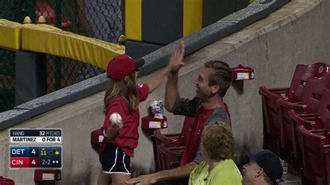 Detcin Reds Fan Makes Barehanded Catch On Foul Ball Youtube