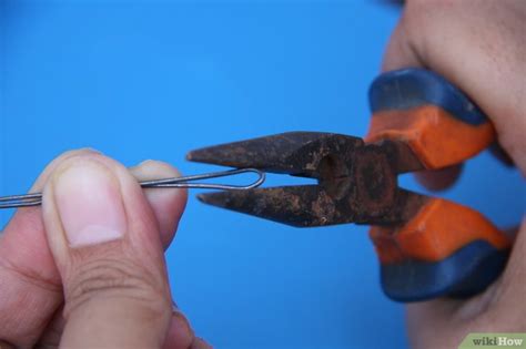 How to pick a tool box lock with a paperclip : Een slot openen met een paperclip - wikiHow