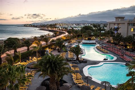 Held every friday between 5pm and 10pm at pueblo marinero, this corner of town comes alive. Hotel Beatriz Playa & Spa - Turismo Lanzarote