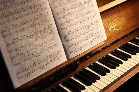 How To Learn Piano Online With Listening And Technology
